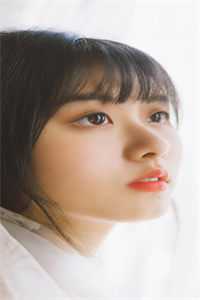 救了绝色美女，她在床边拿刀砍我