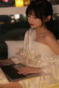 职场狂飙：从征服美人局长开始