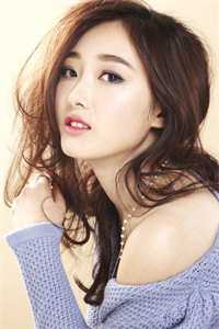 离婚后，夫人跟年下弟弟约会去了