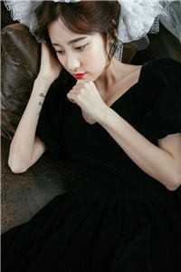离婚后，我被小鲜肉们围满了