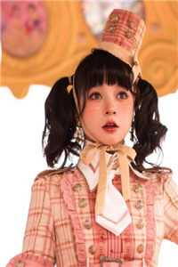 玄学大佬闪婚后，开局怒赚一个亿