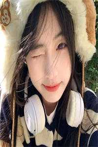穿进女尊文：直接拿下高岭之花
