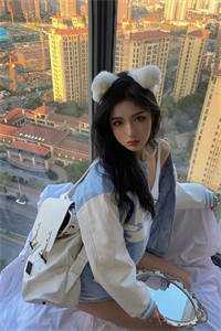 穿书后，她靠美食在八零乘风破浪