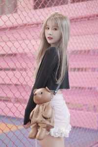 穿进女尊界，我成美娇男