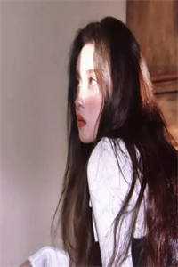 假太监：开局揭穿皇帝是女儿身