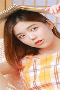 穿成美女后，我在娱乐圈大显身手
