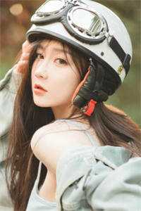 世子得知心上人去世，寻死觅活，最后失了忆\n老夫人知晓后，命我扮演世子的心上人\n我掐了一把大腿，哭着往世子身上扑\n“世子……阿禾还以为再也见不到你了”\n1
