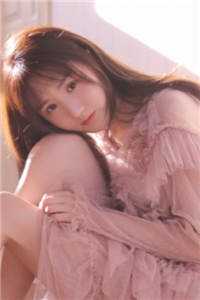 她靠吃播征服星际