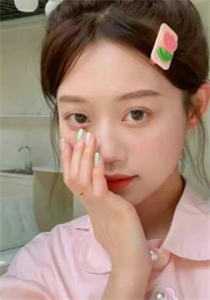 活成前任白月光后，她桃花朵朵开