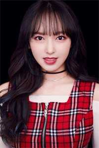活成前任白月光后，她桃花朵朵开