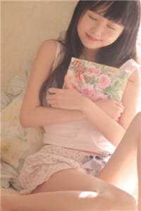 活成前任白月光后，她桃花朵朵开