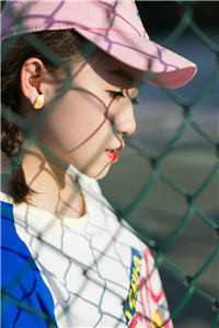 逃荒后，全城都说我凭美色上位