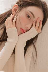 活成前任白月光后，她桃花朵朵开