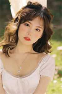 活成前任白月光后，她桃花朵朵开
