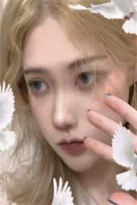 天降娇美雌性，被兽世大佬追着宠