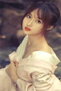 活成前任白月光后，她桃花朵朵开