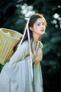 团宠：神尊夫人她只想当咸鱼