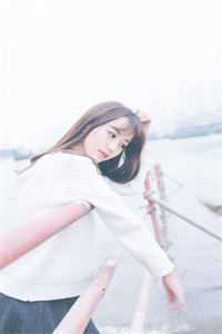 活成前任白月光后，她桃花朵朵开