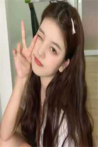 活成前任白月光后，她桃花朵朵开