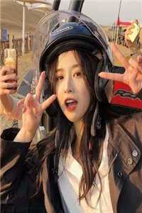 活成前任白月光后，她桃花朵朵开