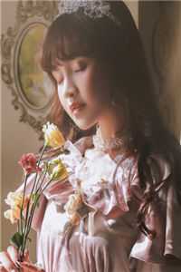 新婚夜，女知青乖乖往糙汉怀里钻