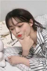 活成前任白月光后，她桃花朵朵开