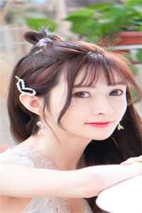 活成前任白月光后，她桃花朵朵开