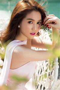师妹出山后，上街摆烂算命