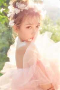 活成前任白月光后，她桃花朵朵开