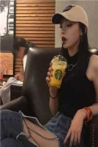 胎穿盛朝，丰腴美人被独宠了