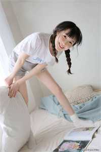 活成前任白月光后，她桃花朵朵开