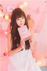 活成前任白月光后，她桃花朵朵开