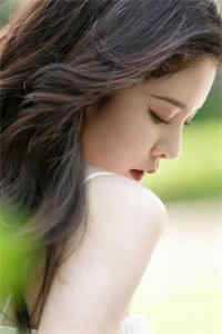活成前任白月光后，她桃花朵朵开