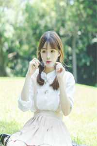 活成前任白月光后，她桃花朵朵开