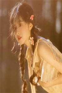 活成前任白月光后，她桃花朵朵开