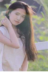 活成前任白月光后，她桃花朵朵开