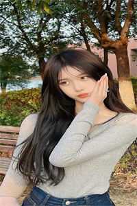 活成前任白月光后，她桃花朵朵开