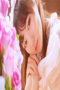活成前任白月光后，她桃花朵朵开