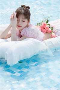 活成前任白月光后，她桃花朵朵开