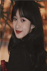 活成前任白月光后，她桃花朵朵开