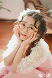 活成前任白月光后，她桃花朵朵开