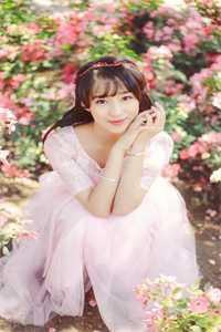 活成前任白月光后，她桃花朵朵开