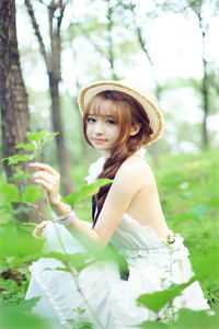 活成前任白月光后，她桃花朵朵开