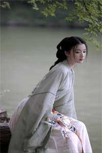 活成前任白月光后，她桃花朵朵开