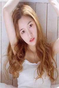 活成前任白月光后，她桃花朵朵开