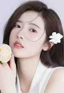 活成前任白月光后，她桃花朵朵开