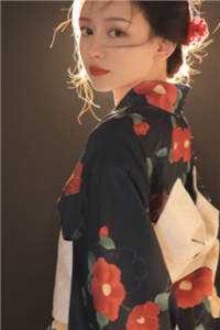 活成前任白月光后，她桃花朵朵开