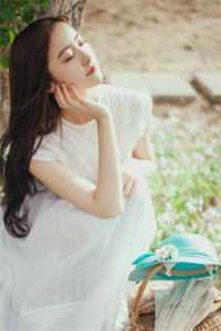 活成前任白月光后，她桃花朵朵开