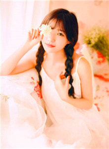活成前任白月光后，她桃花朵朵开