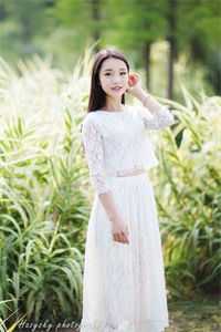 穿越小白脸，女帝只想要我